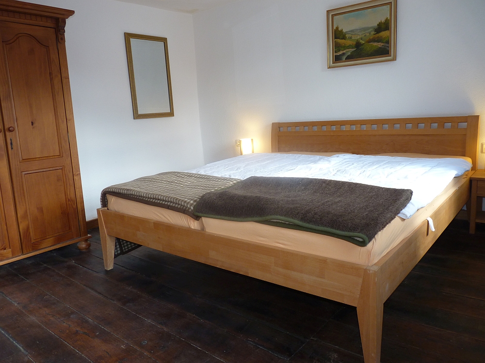 Doppelbett im Eifellandhaus im Felsenland Südeifel